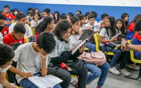 Projeto de prevenção às drogas é levado à escola municipal de Manaus
