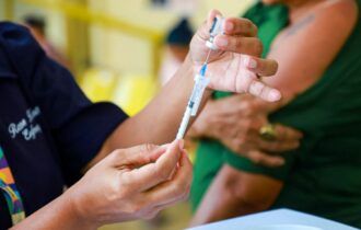 Nove pontos de vacinação contra Covid-19 funcionam neste sábado