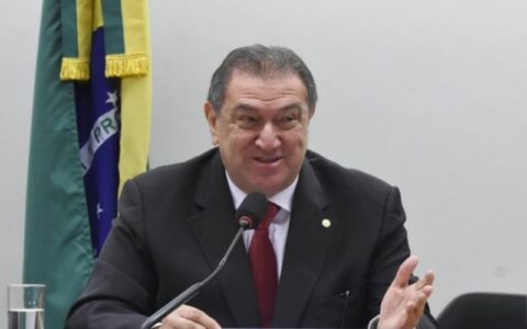 Decano do AM na Câmara é campeão em gastos com aeronaves e passagens aéreas