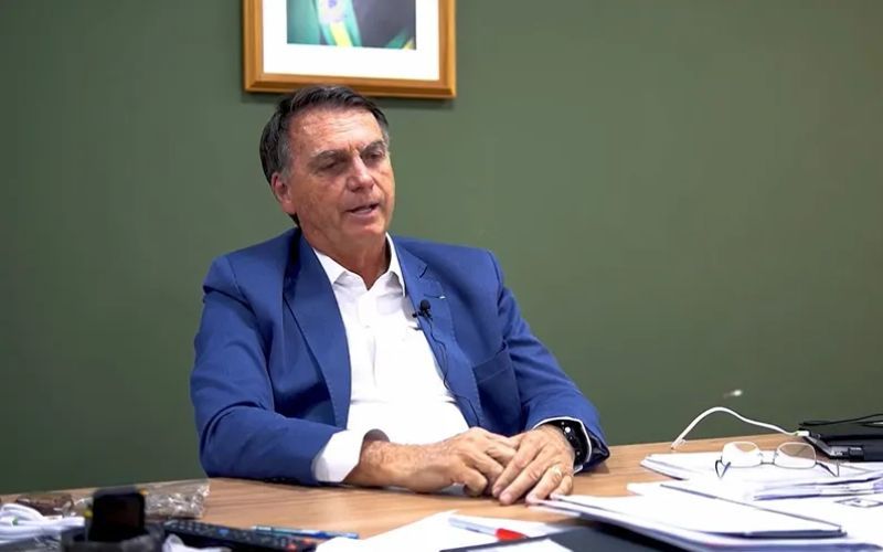 Como dois repórteres descobriram o esquema das joias de Jair Bolsonaro