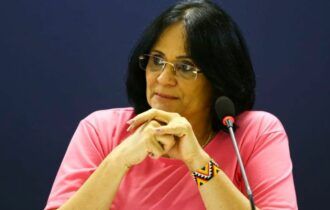 MPF quer R$ 5 mi de Damares por espalhar fake news sobre estupro em Marajó