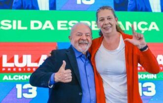Lula demite segunda ministra do governo para alocar o 'centrão'