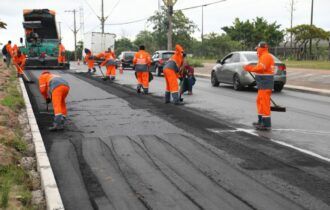 Em um ano, programa de pavimentação recupera mais de 2 mil ruas em Manaus