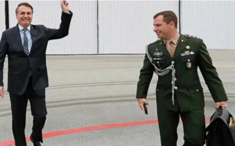 Mauro Cid afirma que Bolsonaro discutiu golpe com militares