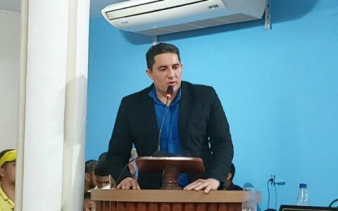 Simão quer auditoria para investigar o vice que virou adversário político