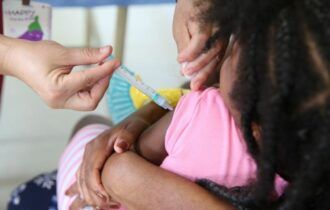 Reconstruir a confiança das pessoas na vacinação é um desafio, afirma Nísia