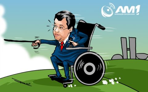 Há 1 mês, Eduardo Braga se vira com o auxílio de cadeira de rodas e bengala