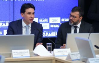 Governo federal garante a Wilson Lima serviço de dragagem para facilitar tráfego em rios do estado