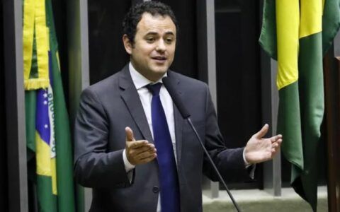 Conselho de Ética aprova relatório contra Glauber Braga; processo pode resultar em cassação