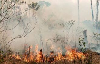 Governador se reúne com bombeiros em Iranduba para tratar sobre combate às queimadas