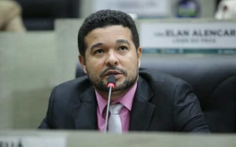 Fransuá quer professores 'treinados' contra terroristas e homicidas nas escolas