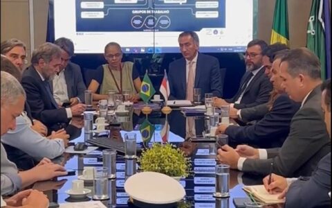 Governos federal e do AM montarão força-tarefa para levar insumos ao interior