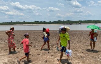 Amazônia em crise: caminhada por ajuda dura mais de duas horas em comunidades