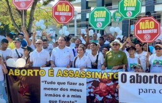Débora, Raiff e Coronel Menezes vão às ruas em passeata contra o aborto