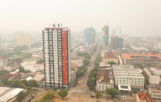 AM ultrapassa a marca de 18 mil focos de calor e fumaça volta a encobrir Manaus