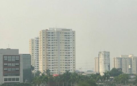 Após uma semana de trégua, fumaça volta a encobrir Manaus