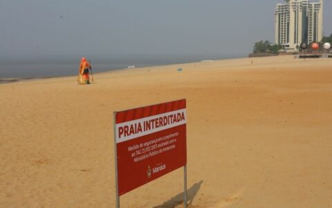 Nível do rio Negro volta a subir, mas praia da Ponta Negra continua interditada