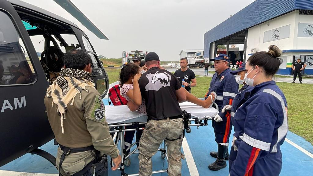 Grávida é resgatada de helicóptero em comunidade afetada pela estiagem