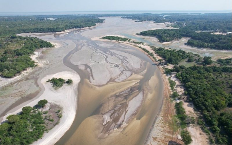 Nível do rio Negro continua a descer e já bate um novo recorde de pior seca: 13,19 metros