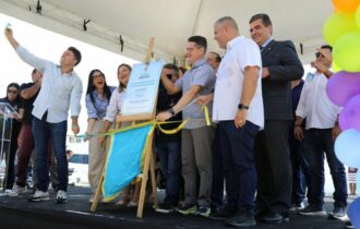 David Almeida inaugura USF Amazonino Mendes na zona Norte