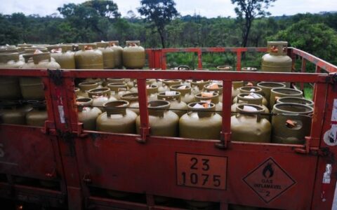 Refinaria afirma que não há risco de faltar gás; distribuidora diz ter estoque para 10 dias