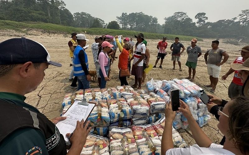 David ajuda ajuda humanitária zona rural de manaus (Foto: Arquivo / Semcom e Semasc)