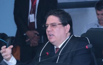Ari Moutinho pode ser 'penalizado' com aposentadoria por xingar Yara Lins
