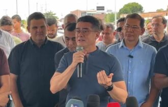 David entrega 40 ônibus e promete duas paradas climatizadas até dezembro