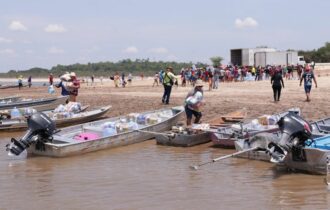 Mais 1200 famílias ribeirinhas recebem ajuda humanitária