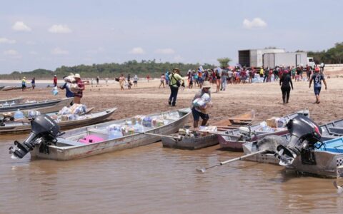 Mais 1200 famílias ribeirinhas recebem ajuda humanitária