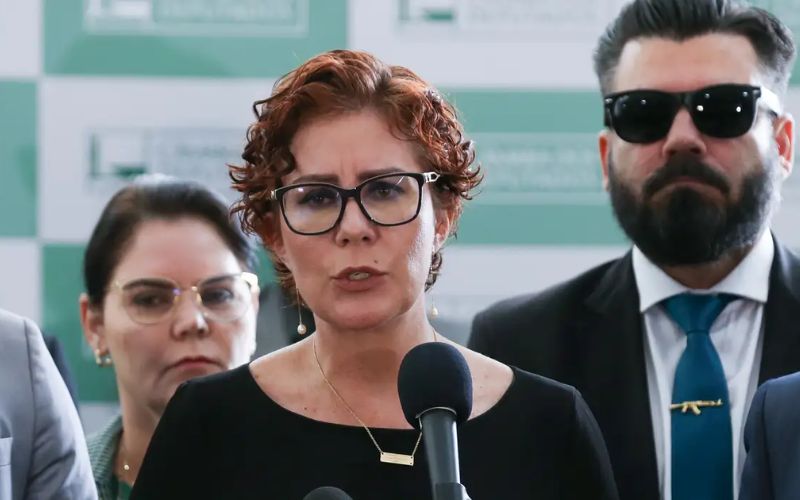 PSOL pede cassação de Carla Zambelli