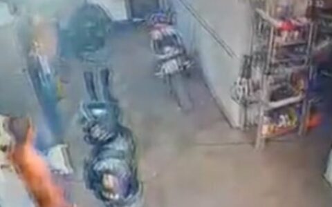 Homem denuncia policiais da Rocam por invasão e agressão a funcionário