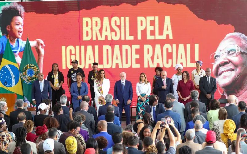 Lula lança pacote de ações pela igualdade racial
