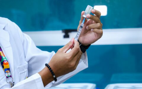 Saiba quais vacinas tomar para prevenir doenças respiratórias no inverno