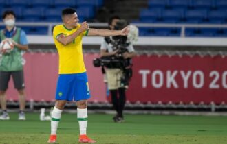 Paulinho sofre intolerância religiosa após estreia na seleção