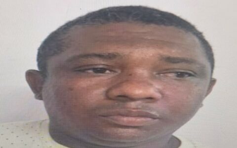 Homem é procurado por manter idoso em cárcere privado