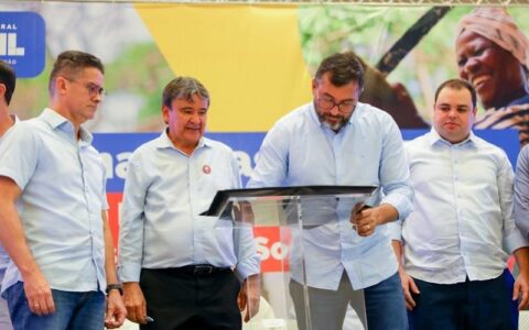 David Almeida e Roberto Cidade adotam clima de paz em palanque com Wilson Lima