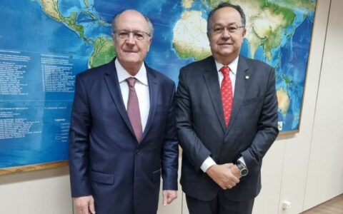 Representando Omar, Silas se encontra com Geraldo Alckmin em Brasília