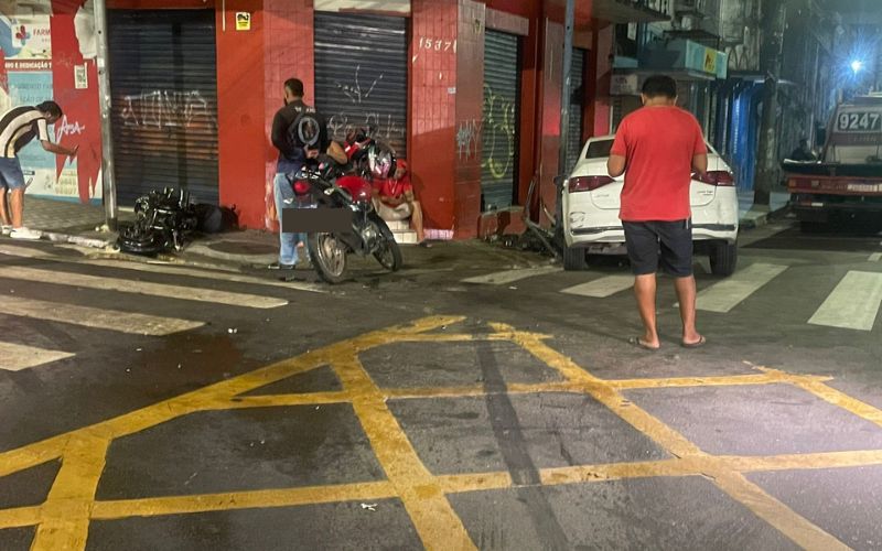 Motociclista morre após colidir com carro no Centro de Manaus