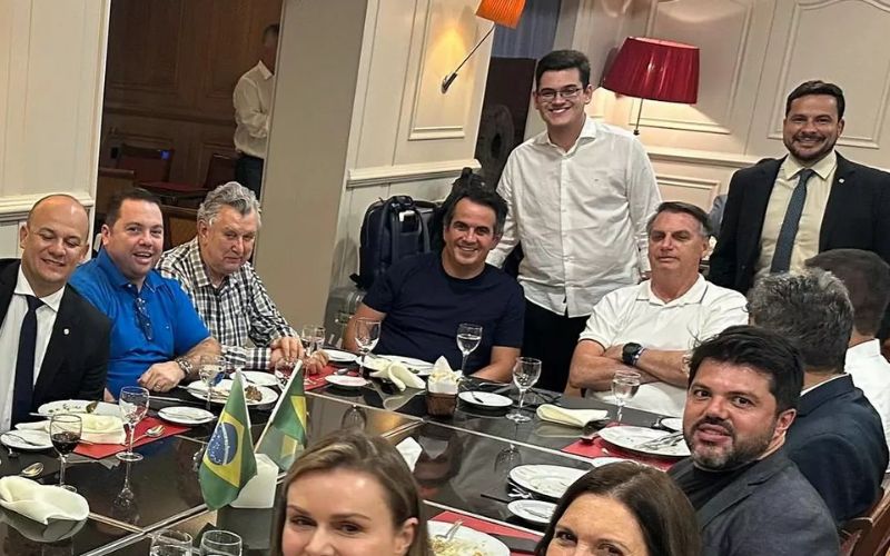 Alberto Neto posta foto ao lado de Bolsonaro e comitiva na Argentina