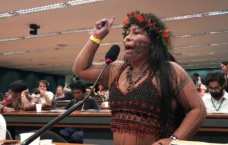 Alessandra Munduruku confronta senador Zequinha Marinho; veja vídeo