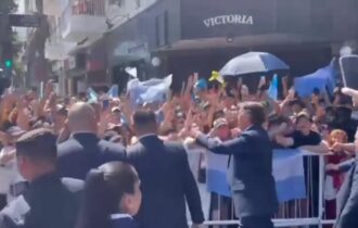 Bolsonaro é ovacionado por eleitores de Milei na Argentina