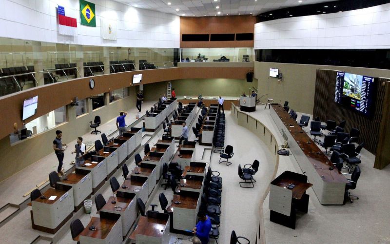 Parlamentares terão quase dois meses de ‘férias’ em Manaus