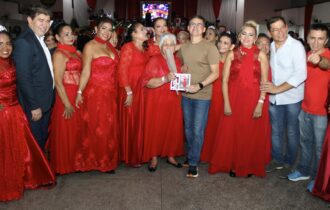 Prefeitura oferece baile de debutantes para idosas no Morro da Liberdade