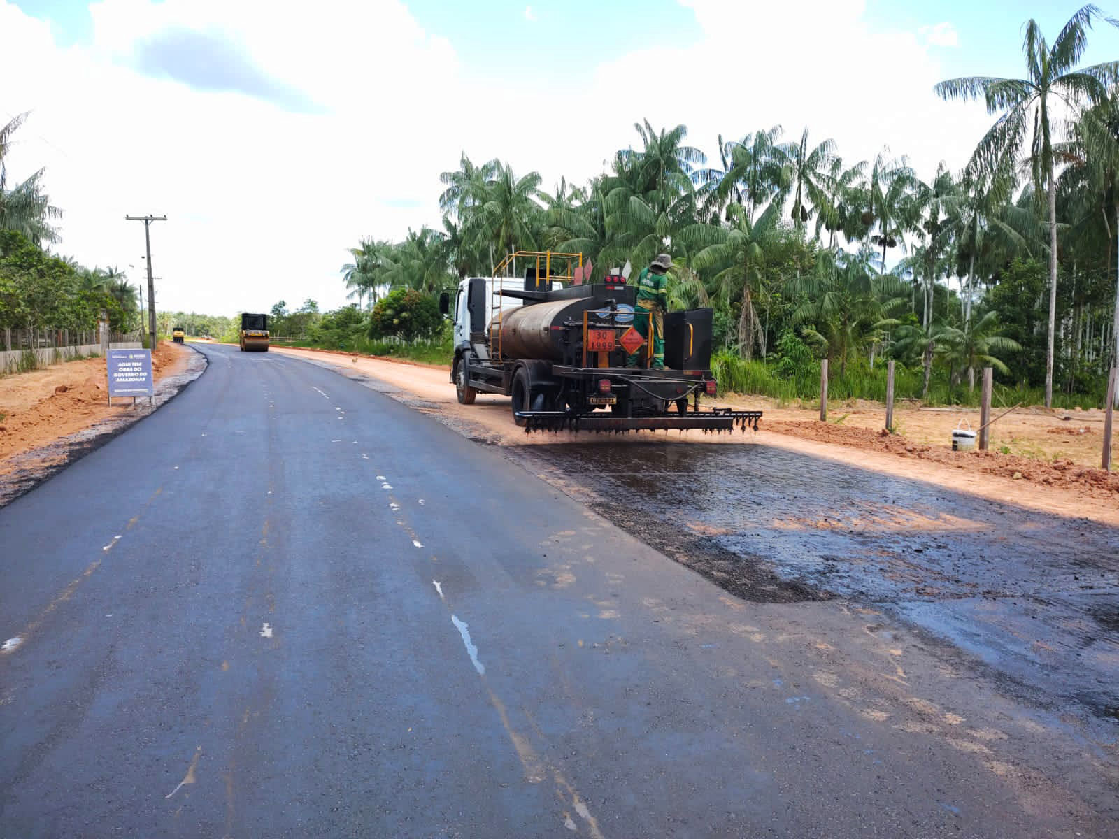 Pavimentação da estrada Anori-Codajás avança
