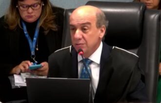 Érico Desterro reclama ao ter pedidos negados pela presidência do TCE-AM