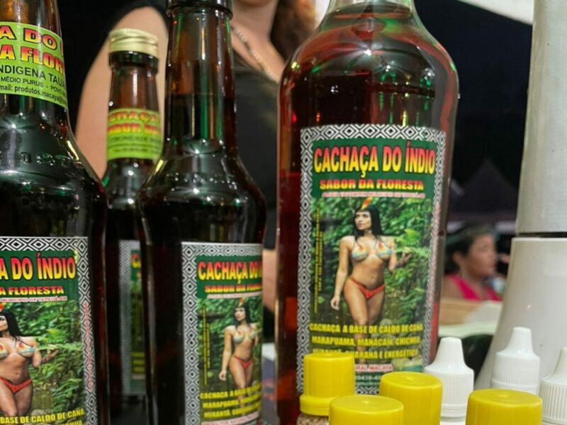 Bebida alcoólica artesanal, ‘cachaça do índio’ atrai visitantes na 45º ExpoAgro