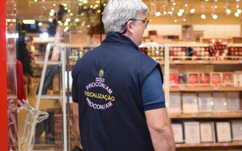 Procon-AM orienta consumidores sobre cuidados nas compras de última hora para o Natal