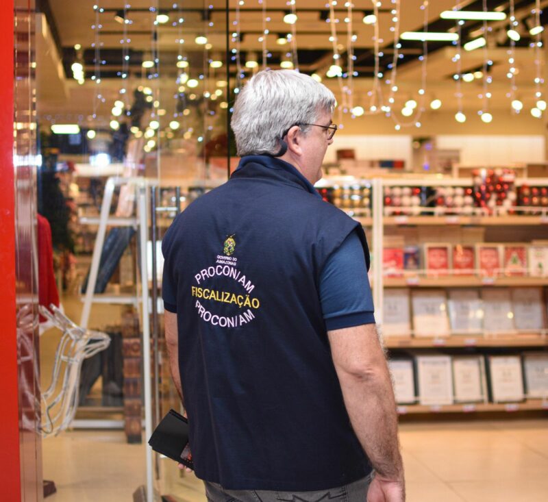 Procon-AM orienta consumidores sobre cuidados nas compras de última hora para o Natal