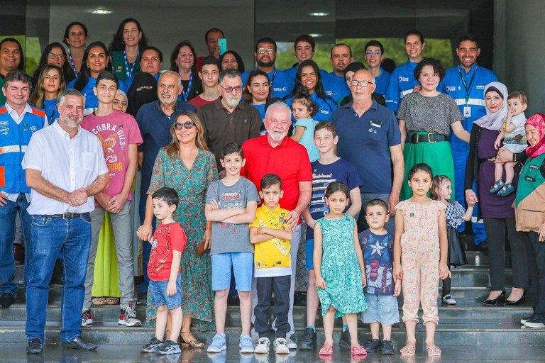 ‘Nós vamos continuar cuidando de vocês’, diz Lula a repatriados de Gaza